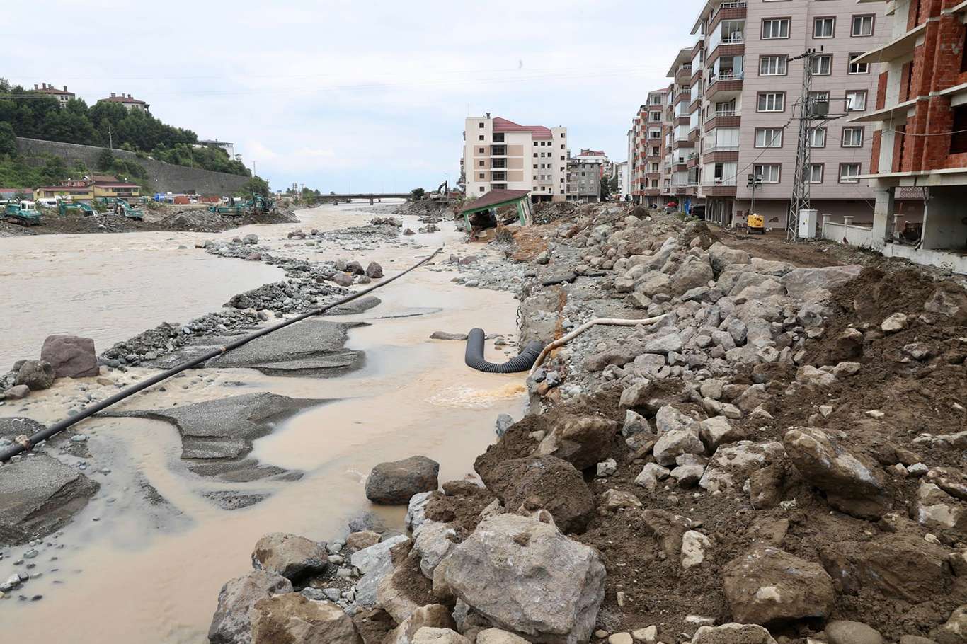 Artvin'de selin bilançosu: 1 kişi kayıp, 39 yapı yıkıldı, 1459'u hasar aldı